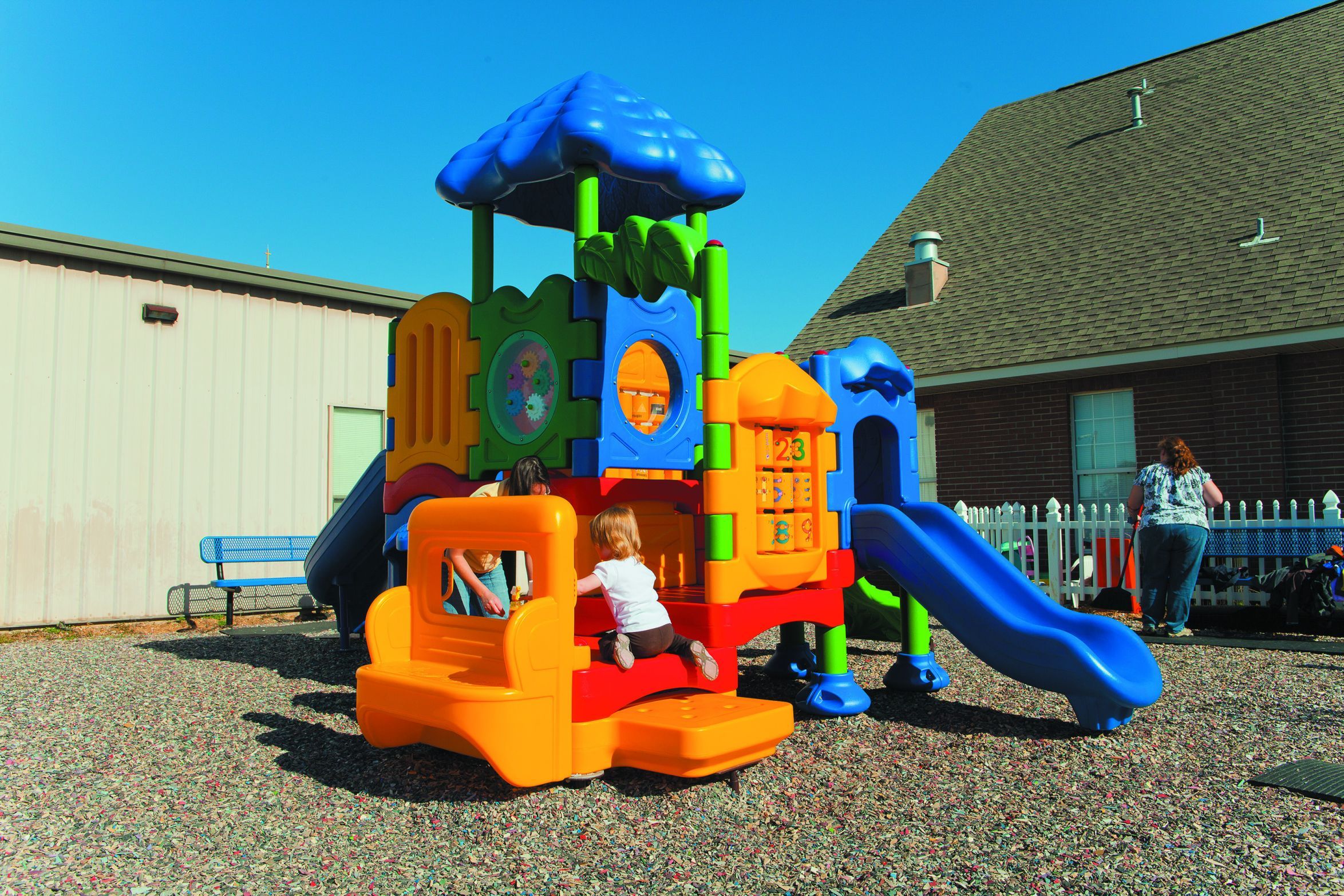 Ultra Play Discovery Range Playground With Roof DC-5XLG