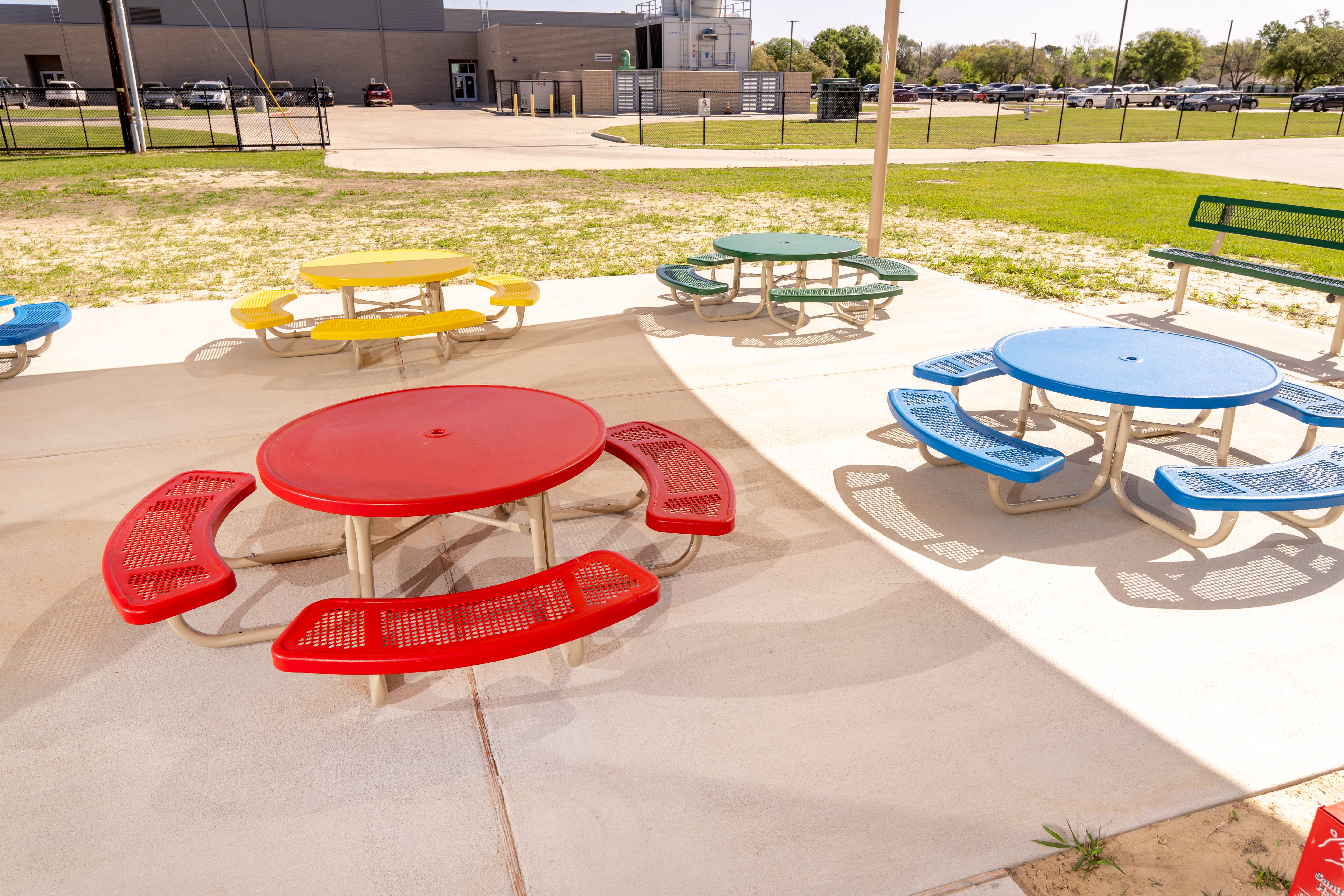 Superior Amenities Regal Round Portable Table - T46RACS